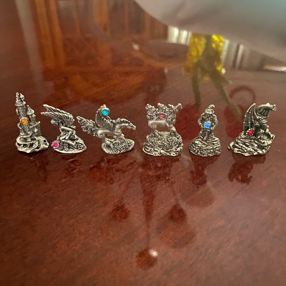 ❌❌ SOLD ❌❌ Medieval Pewter Miniatures With Gems Set of 6 Vintage Collectible - Picture 2 of 15